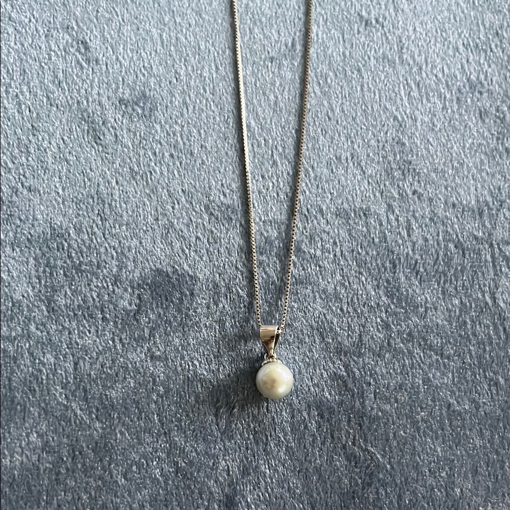 It’s Pearl Time Iridescent Pearl Necklace
